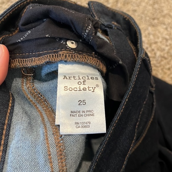 Raw hem skinny jeans - Picture 9 of 9